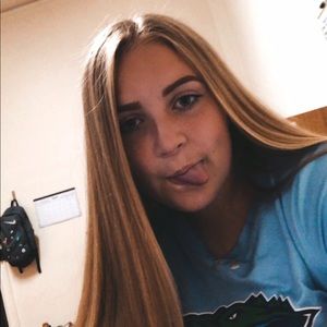 Meet your Posher, Kayla